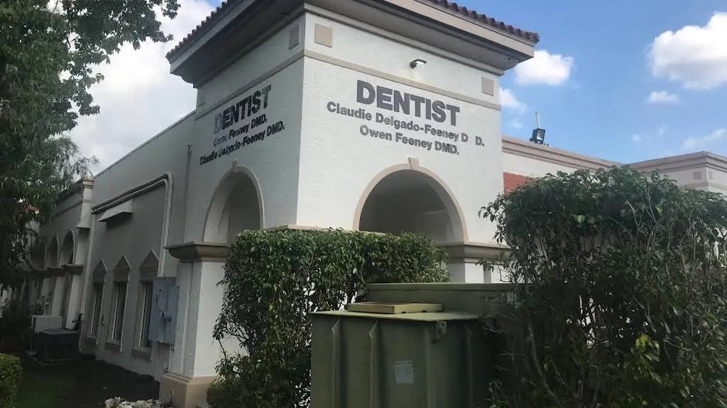 Bonita Estero Dental Group - Professional dental clinic exterior with modern facilities
