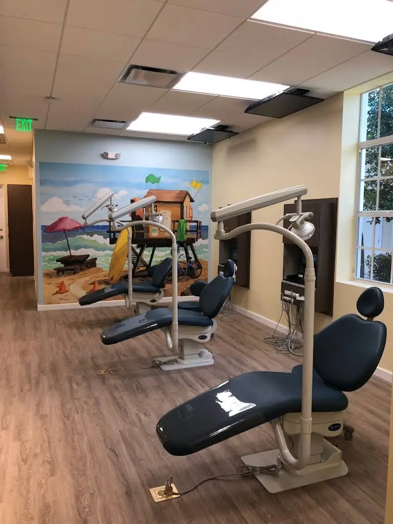Dale Pediatric Dentistry - Professional dental clinic exterior with modern facilities