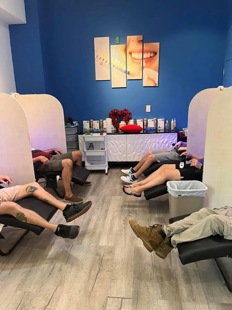 DaVinci Teeth Whitening Of SW Florida - Professional dental clinic exterior with modern facilities