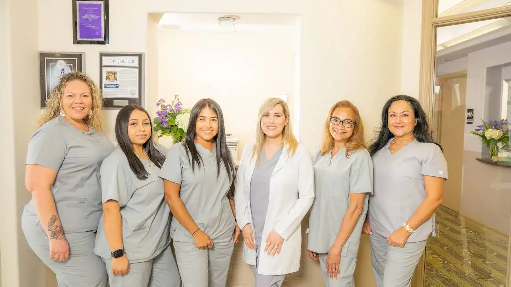 Viruet Periodontics - Professional dental clinic exterior with modern facilities