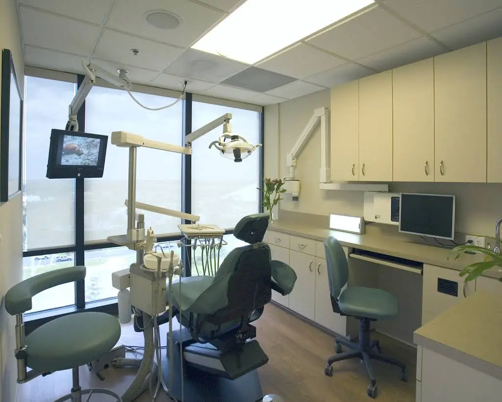 Palm Beach Prosthodontics - Professional dental clinic exterior with modern facilities