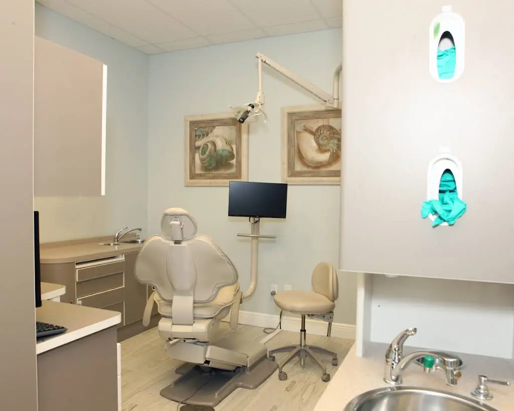 Siegel Dental - Professional dental clinic exterior with modern facilities