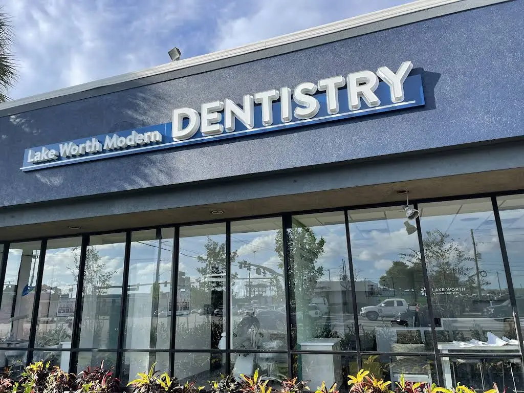 Lake Worth Modern Dentistry - Professional dental clinic exterior with modern facilities