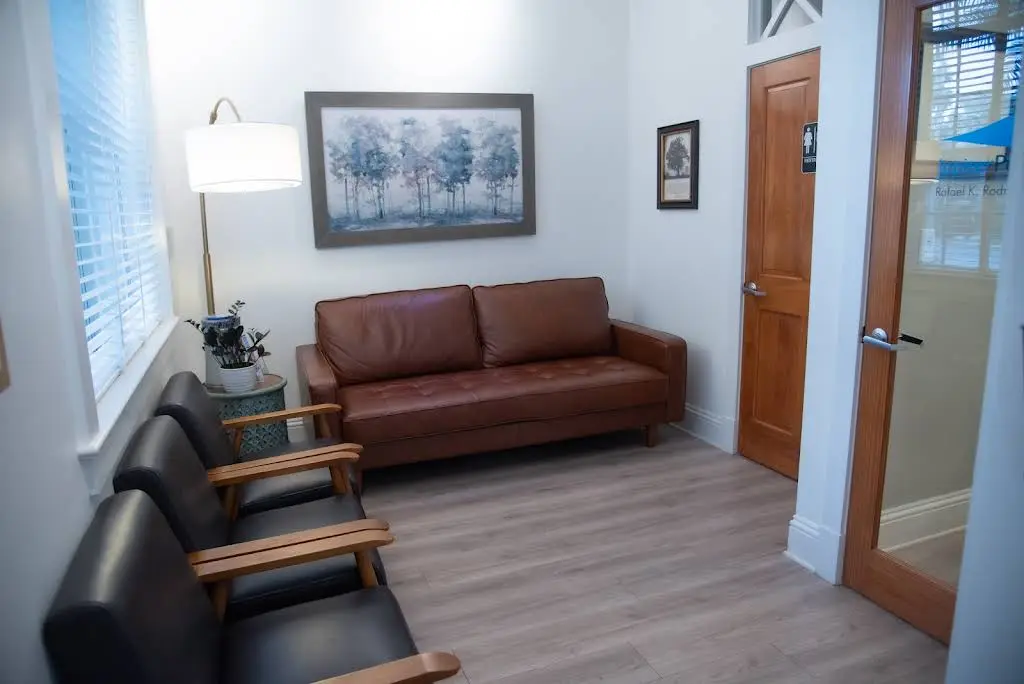 Jupiter Periodontics - Professional dental clinic exterior with modern facilities