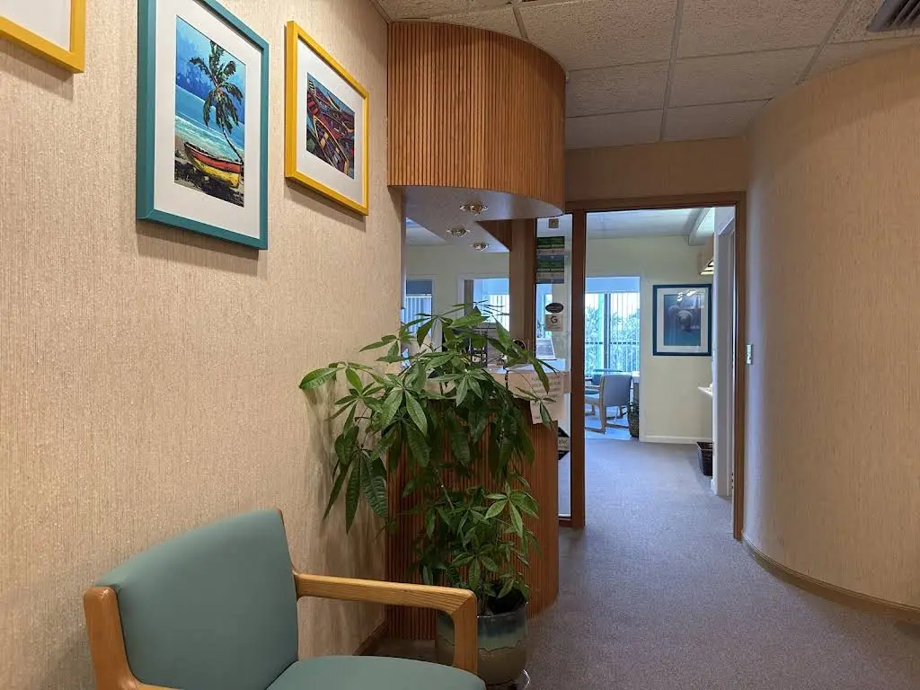 Robert E. Henner D.D.S., P.A. - Professional dental clinic exterior with modern facilities