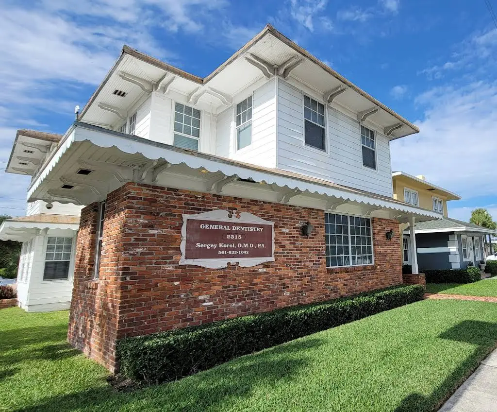 Dr. Korol Dental - Professional dental clinic exterior with modern facilities