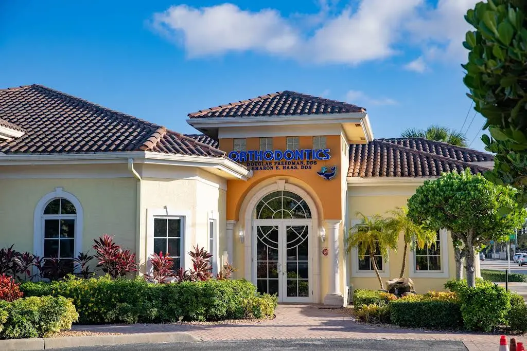 Freedman & Haas Orthodontics - Professional dental clinic exterior with modern facilities
