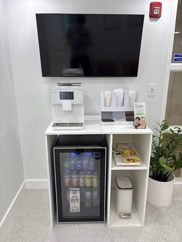 B Dental Studio