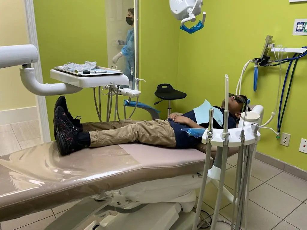 Florida Kids Dental - Professional dental clinic exterior with modern facilities