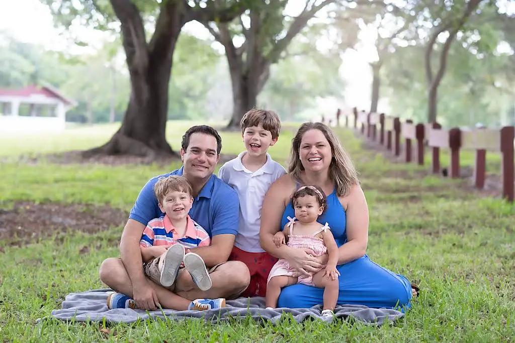 Howard Goldberg, DDS - Family & Cosmetic Dentistry - Professional dental clinic exterior with modern facilities