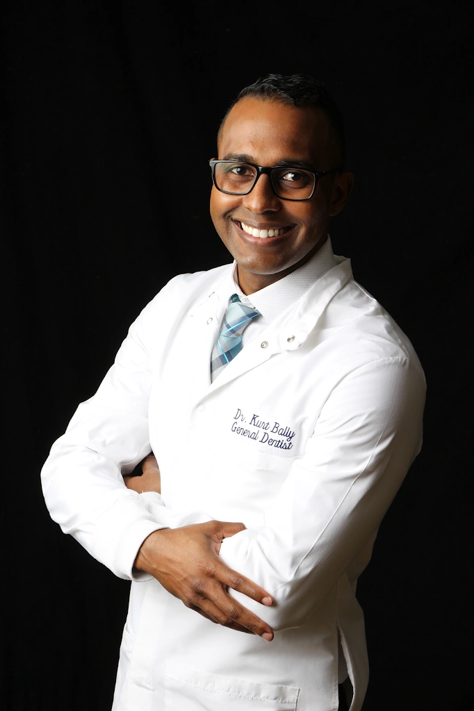 Modern Dental Smiles - Professional dental clinic exterior with modern facilities