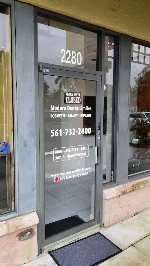 Modern Dental Smiles