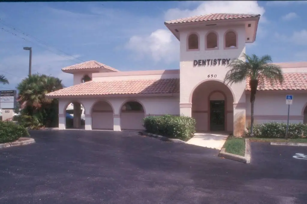 Palm Beach Smiles: Michael I. Barr, DDS