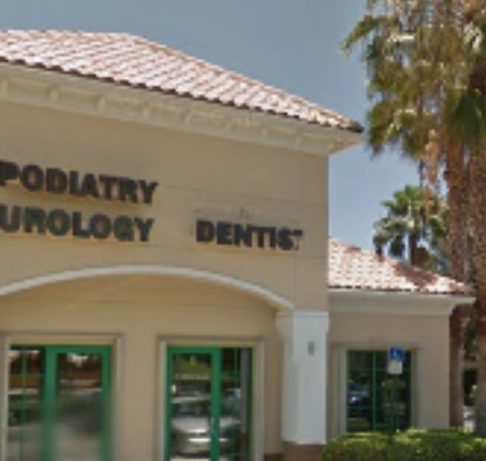 Berg Dental - Professional dental clinic exterior with modern facilities