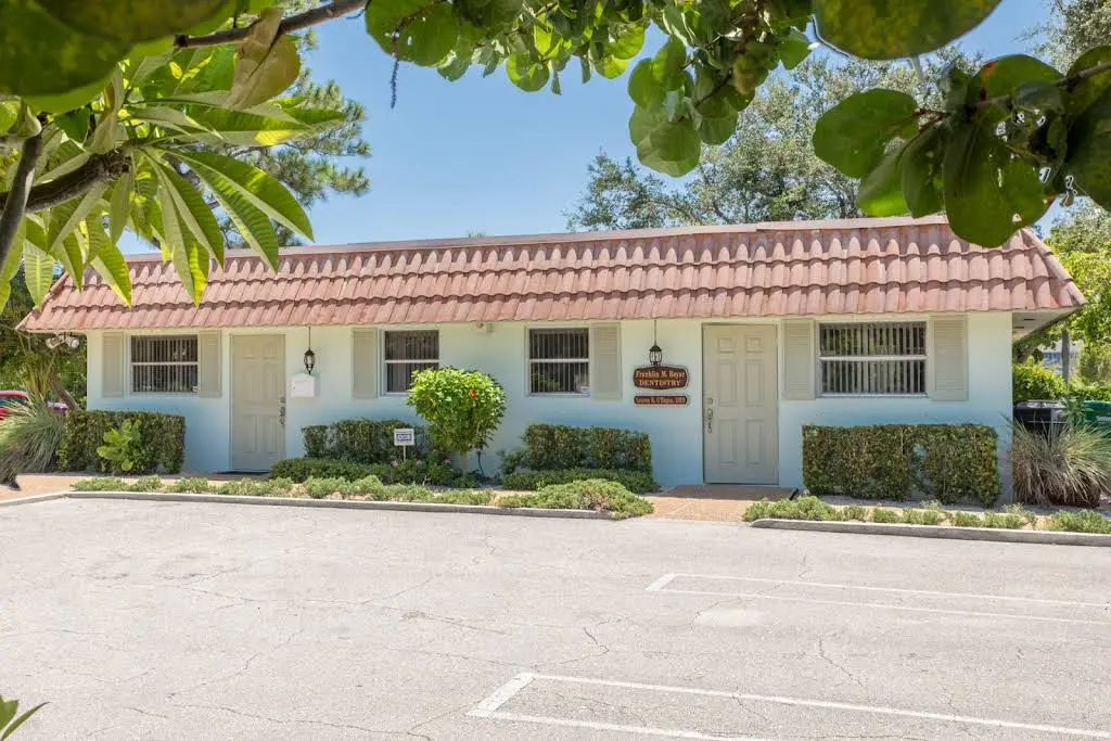 East Delray Dental - Professional dental clinic exterior with modern facilities