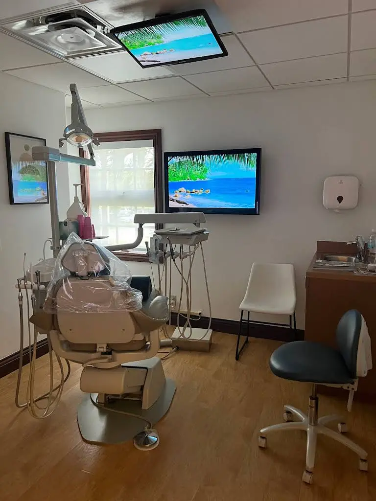 Alberto J. Lamberti, DMD - Professional dental clinic exterior with modern facilities