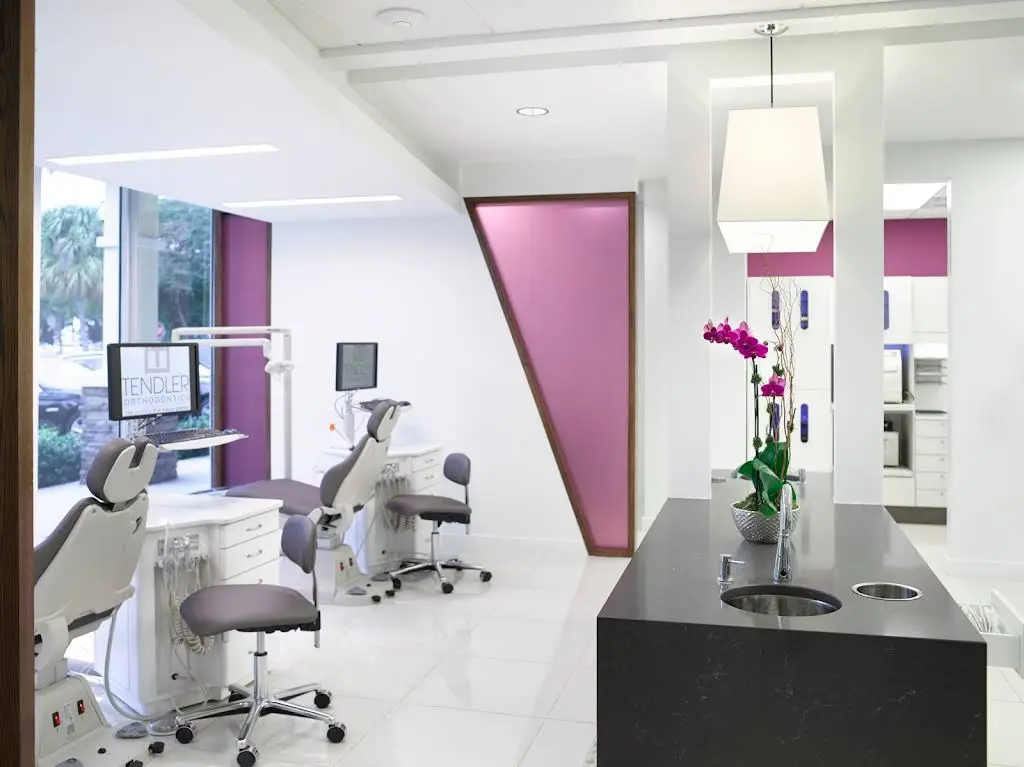 Tendler Orthodontics - Professional dental clinic exterior with modern facilities