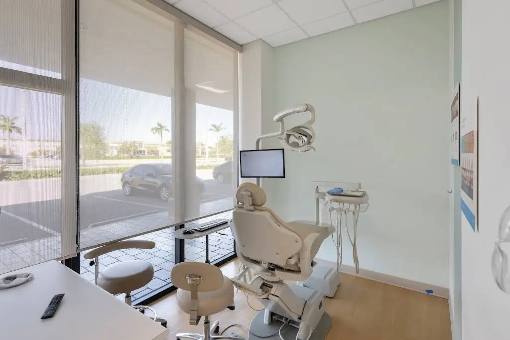 Deerfield Modern Dentistry - Professional dental clinic exterior with modern facilities
