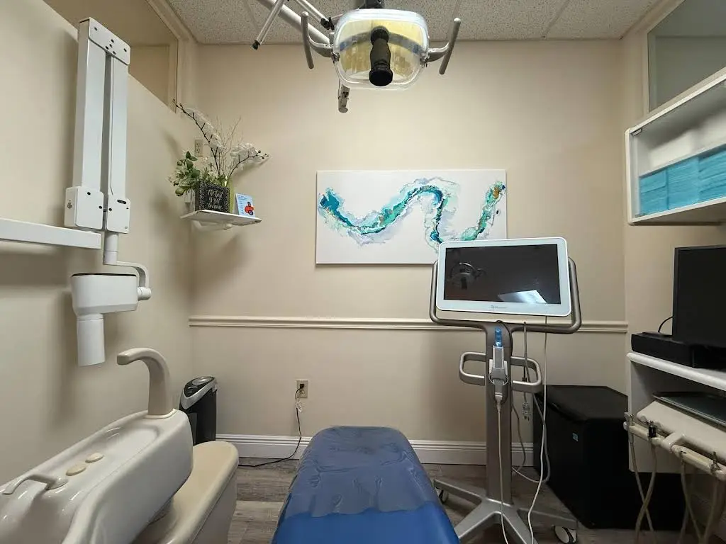 Creekside Dental Excellence - Professional dental clinic exterior with modern facilities
