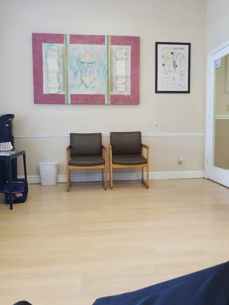 Family Dentistry of South Florida - Coral Springs - Professional dental clinic exterior with modern facilities