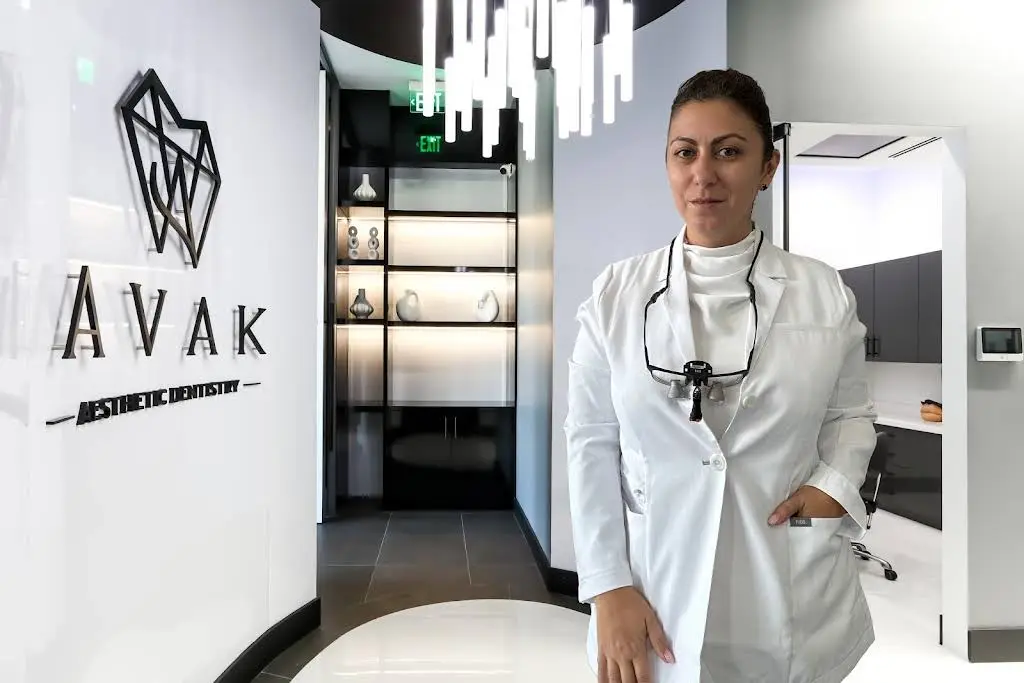 Avak Aesthetic Dentistry - Professional dental clinic exterior with modern facilities