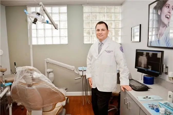 Florida Smiles Dental - Professional dental clinic exterior with modern facilities