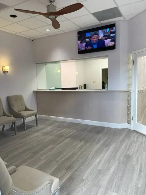 West Broward Dental Associates - Professional dental clinic exterior with modern facilities