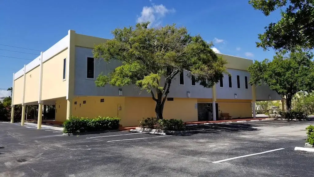 South Florida Smile Spa, Nicole M. Berger, D.D.S. - Professional dental clinic exterior with modern facilities