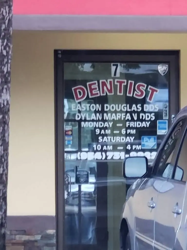 Douglas Easton DDS PA - Professional dental clinic exterior with modern facilities