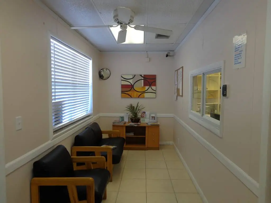 Porras Dental - Professional dental clinic exterior with modern facilities