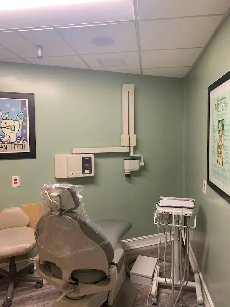 My Plantation Dentist - Professional dental clinic exterior with modern facilities