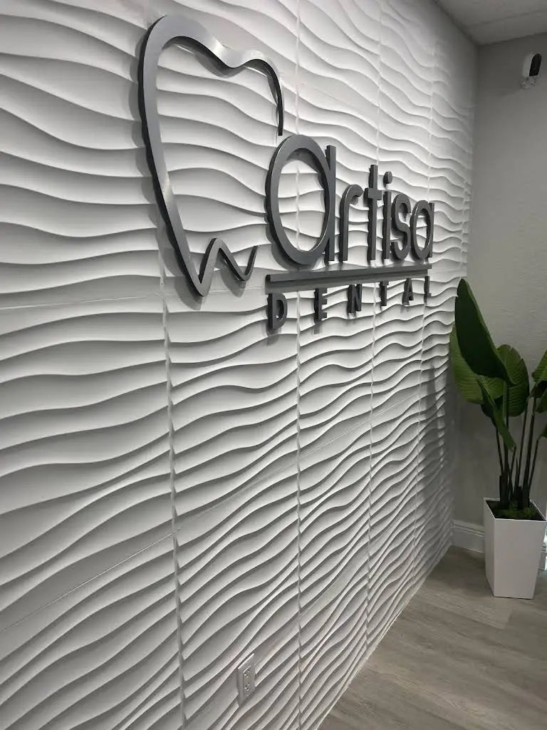 Artisa Dental Plantation - Professional dental clinic exterior with modern facilities