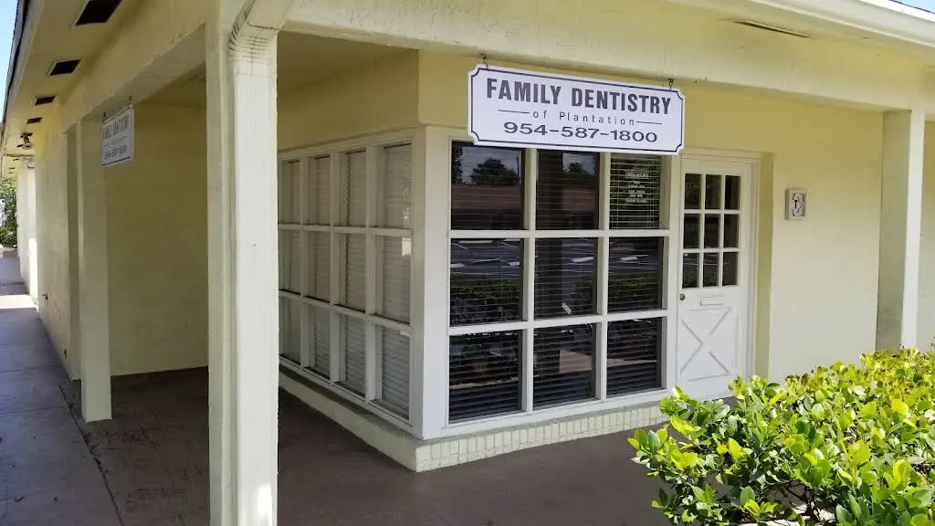 Brady's Family Dentistry of Plantation - Professional dental clinic exterior with modern facilities