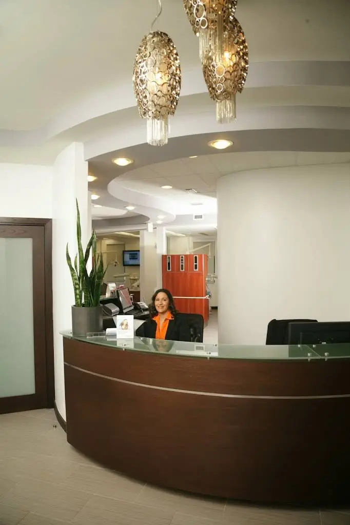 Sunrise Smiles Dentistry of Fort Lauderdale - Professional dental clinic exterior with modern facilities