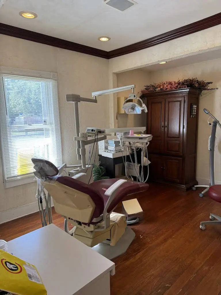 Dr. Michele Dallas, DDS / Las Olas Dental Centre