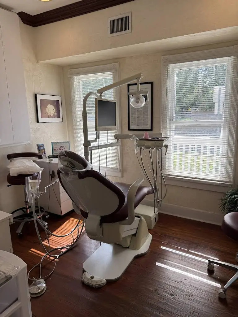 Dr. Michele Dallas, DDS / Las Olas Dental Centre