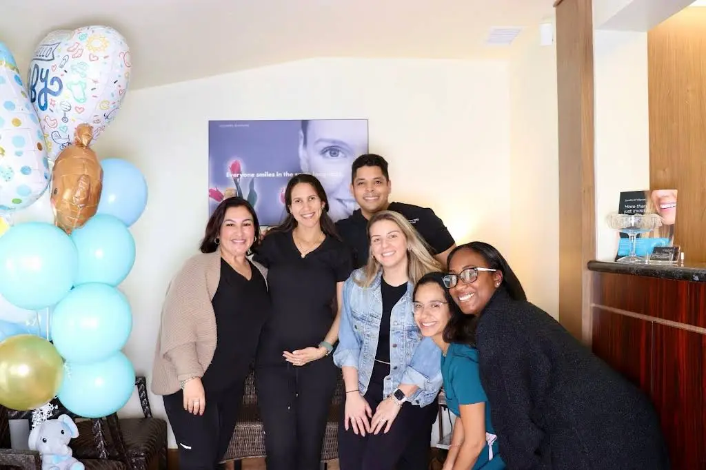 Fort Lauderdale Dental Studio - Professional dental clinic exterior with modern facilities