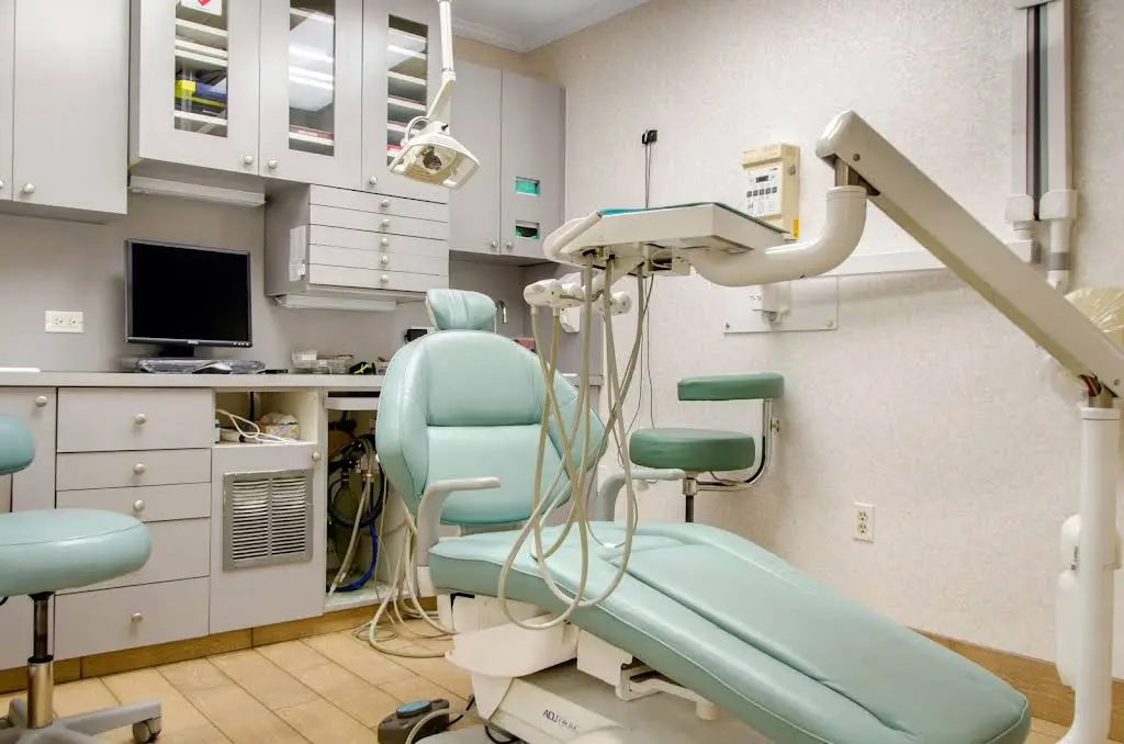 Comfort Dentists of Plantation - Professional dental clinic exterior with modern facilities