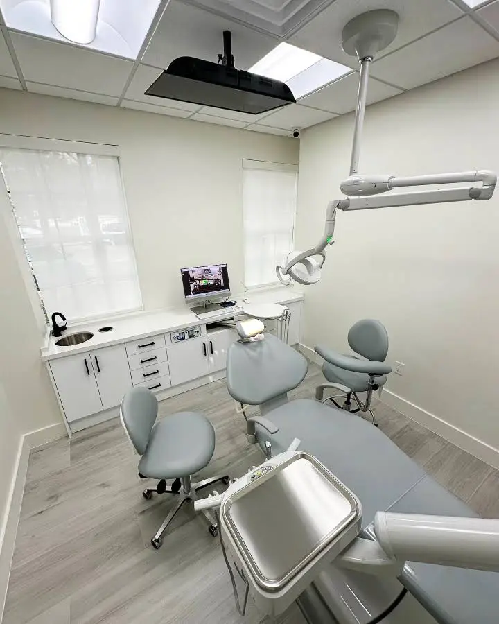 Sunkidz Pediatric Dentistry Plantation - Professional dental clinic exterior with modern facilities