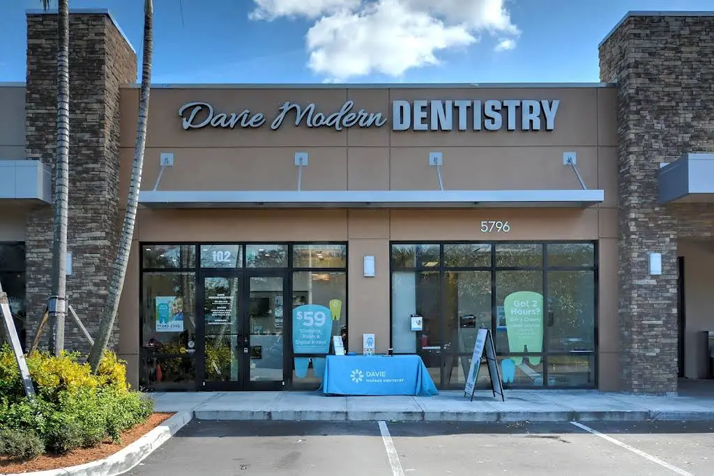 Davie Modern Dentistry - Professional dental clinic exterior with modern facilities
