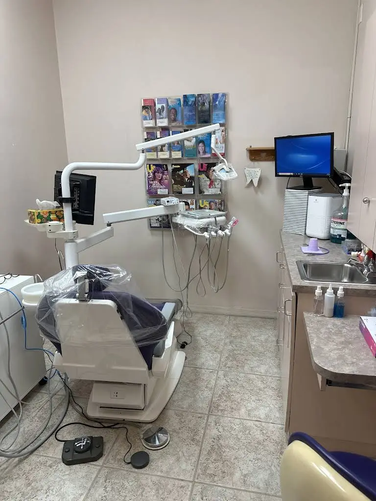 Stirling Palm Family Dentistry - Professional dental clinic exterior with modern facilities