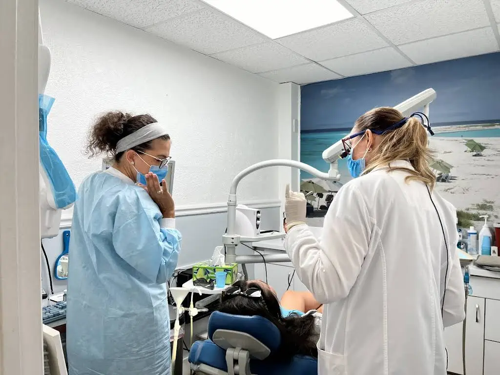Hollywood Smiles Family Dentistry