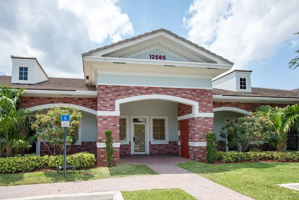 Flamingo Commons Dental - Professional dental clinic exterior with modern facilities