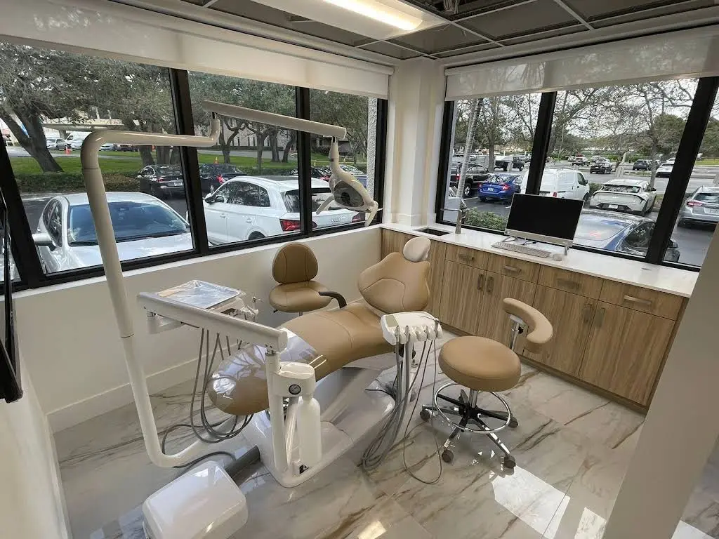 Upper Dental Hollywood