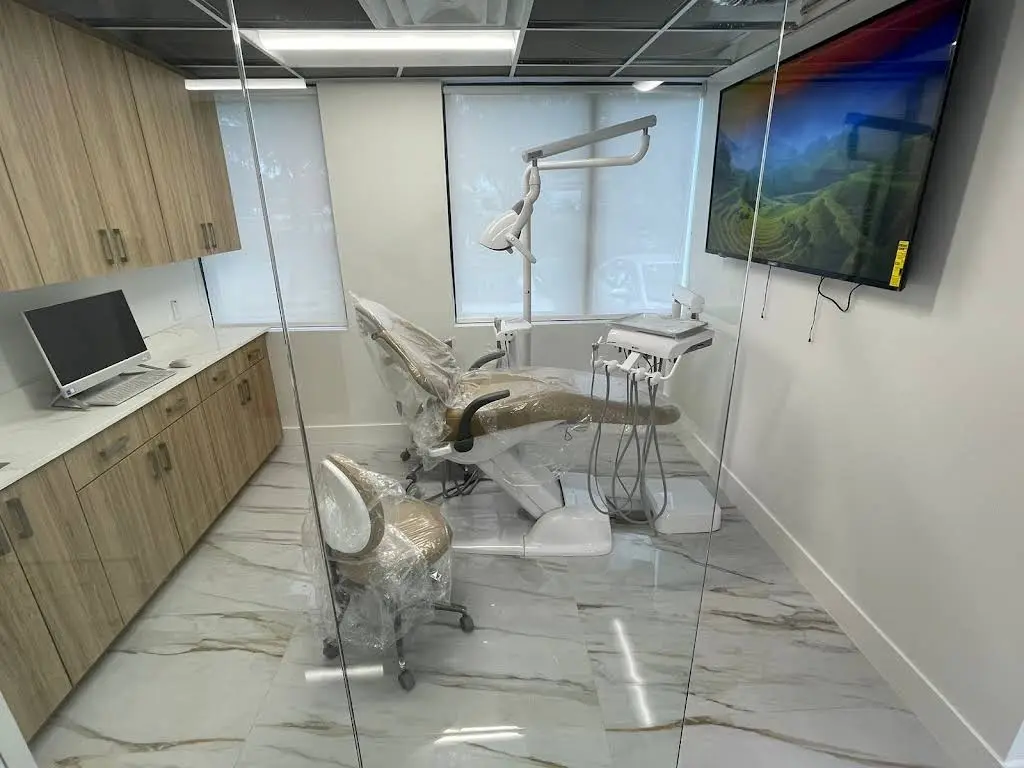 Upper Dental Hollywood