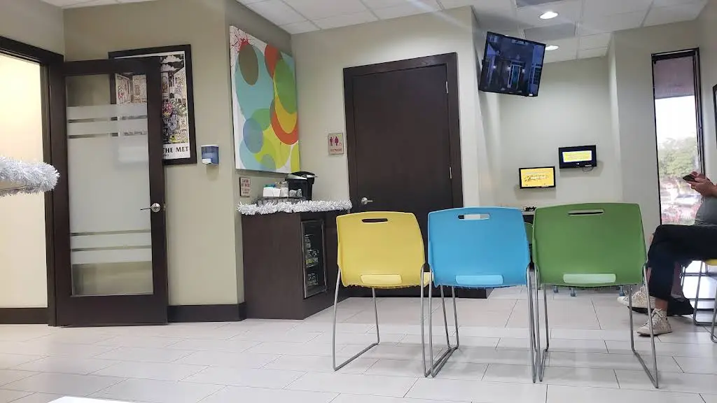 Broward Pediatric Dentists- Urrea-Feldsberg, DDS, PA - Professional dental clinic exterior with modern facilities