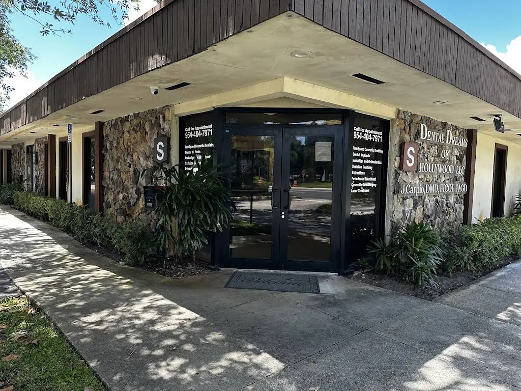 Dental Dreams of Hollywood, LLC - Professional dental clinic exterior with modern facilities