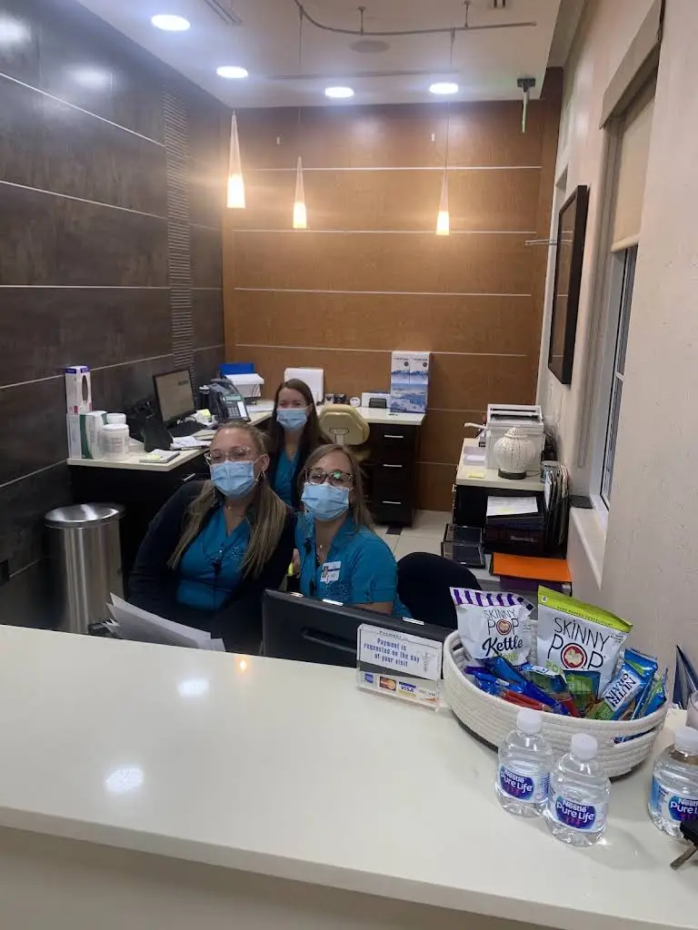 Dr. M Center / Francisco Montamarta DDS