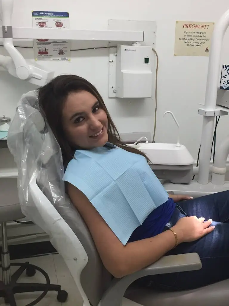 Emergency Denture Center - Professional dental clinic exterior with modern facilities