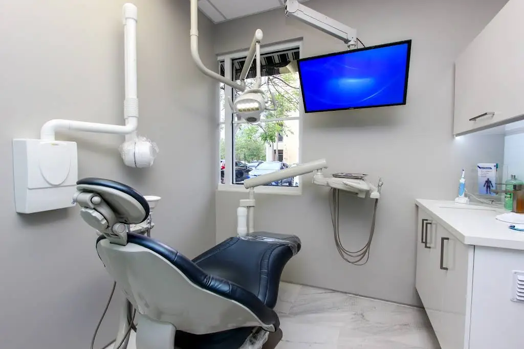Best Smile Cosmetic Dentistry - Professional dental clinic exterior with modern facilities